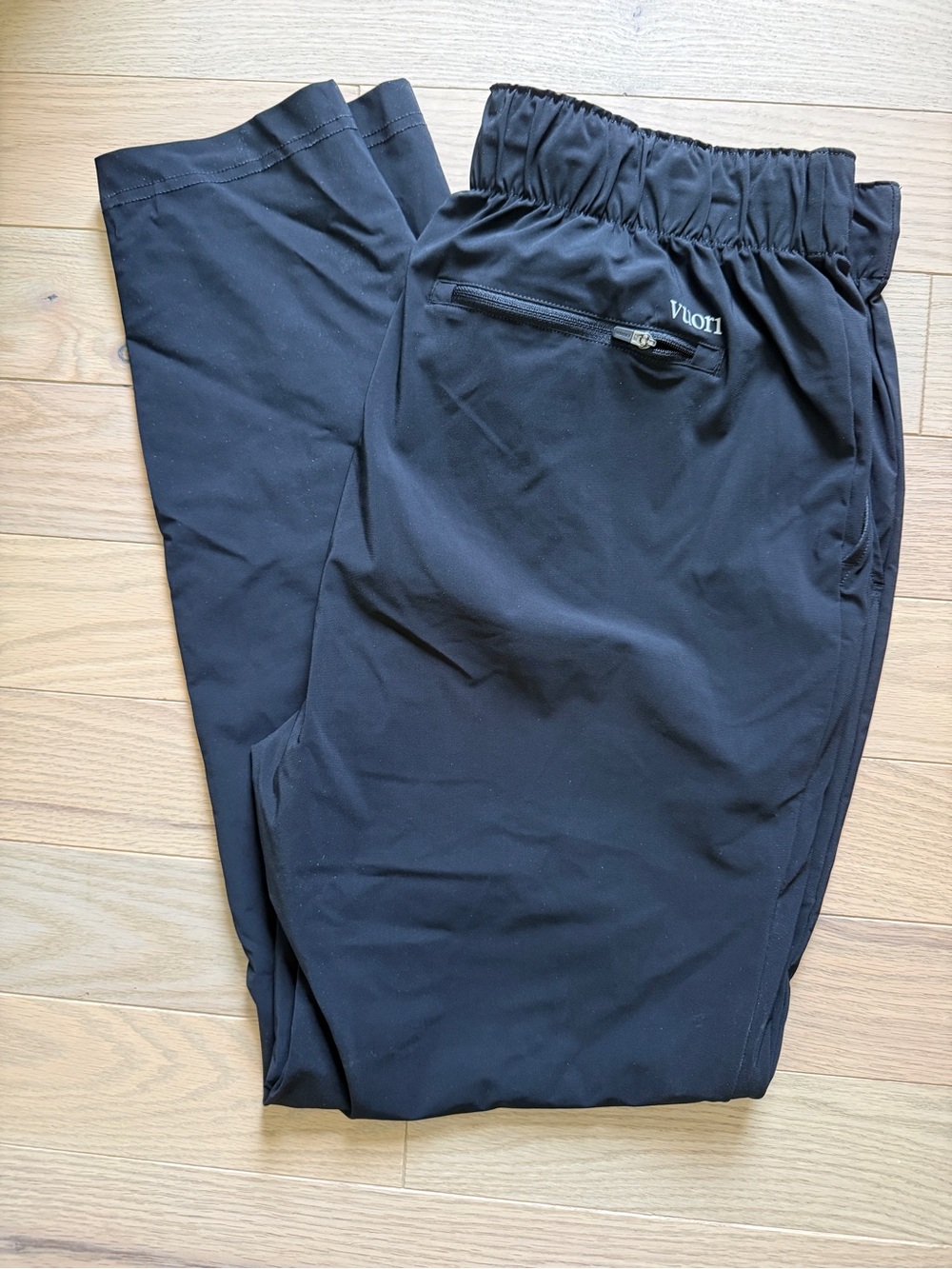 Vuori Men’s Black Performance Jogger Wind Pant size L
